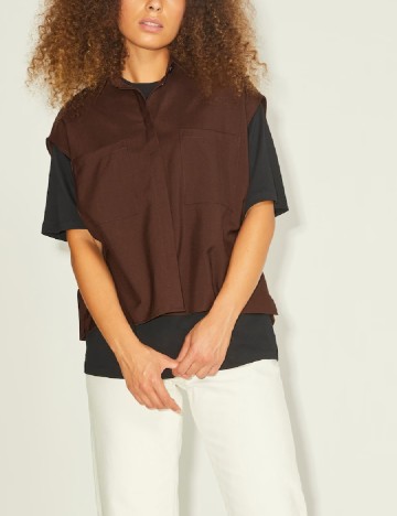 
						Vesta Jack&Jones, maro
