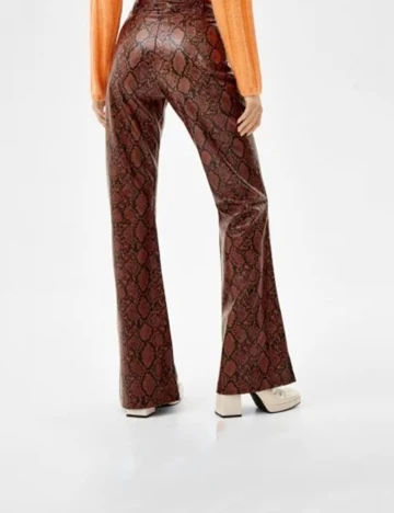 Pantaloni Bershka, maro, S