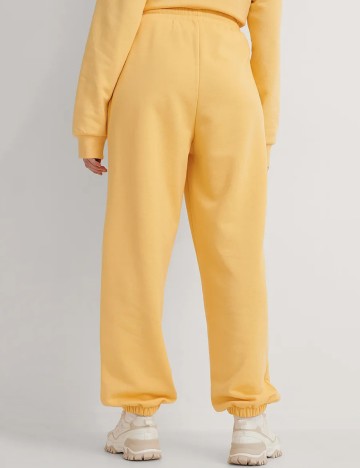 Pantaloni NA-KD, galben, M