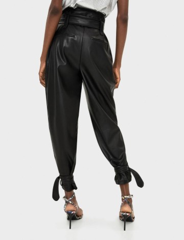 Pantaloni Bershka, negru