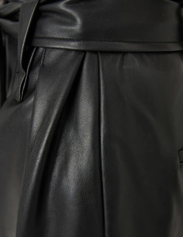 Pantaloni Bershka, negru