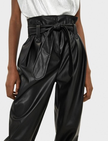 Pantaloni Bershka, negru