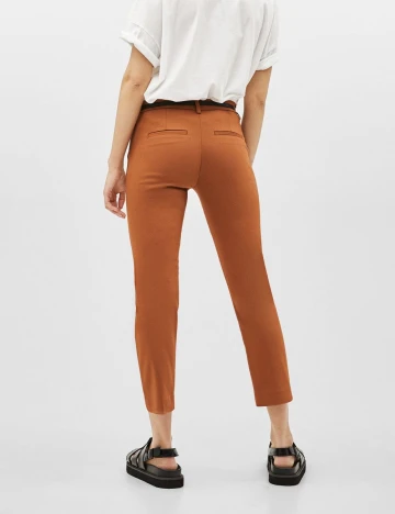 Pantaloni Bershka, maro, 32