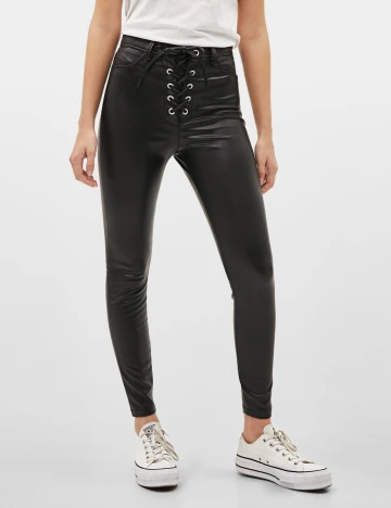 Pantaloni Bershka, negru