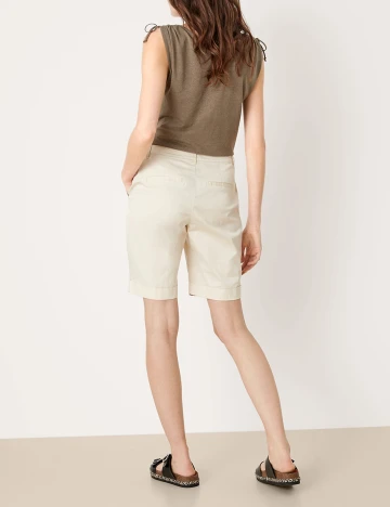 Pantaloni scurti s.Oliver, ecru, W44 Alb