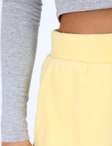 Pantaloni scurti Vila, galben, M Galben