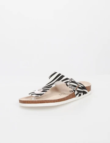 Slapi Too Bizzy by Bristol, animal print, 35