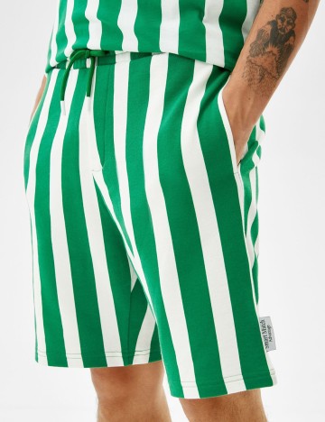 Pantaloni scurti Bershka, verde, S