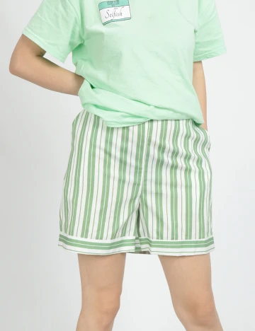 Pantaloni scurti Vero Moda, verde, M