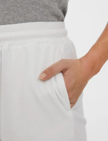 Pantaloni scurti Vero Moda, alb, S