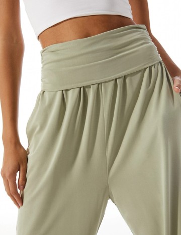 Pantaloni Stradivarius, verde, XS