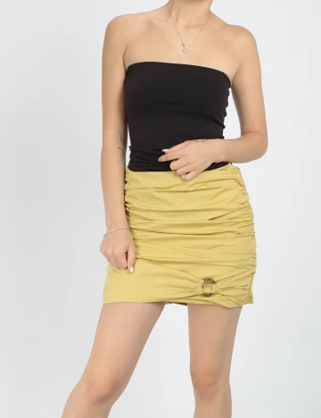 Fusta Zara, mustar