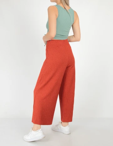 Pantaloni Stradivarius, caramiziu, M