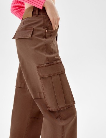Pantaloni Bershka, maro, 36