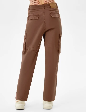 Pantaloni Bershka, maro, 36