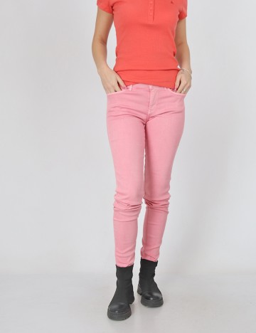 
						Blugi Guess, roz