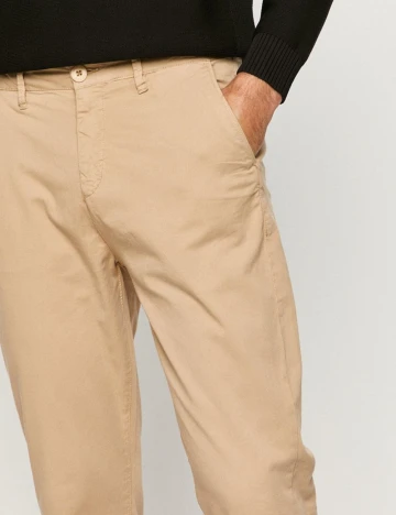 Pantaloni Guess, maro deschis