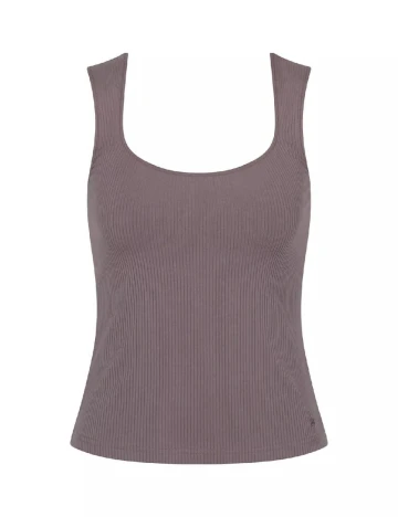 Maiou Triumph, mov Mov