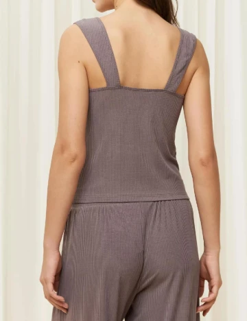 Maiou Triumph, mov Mov