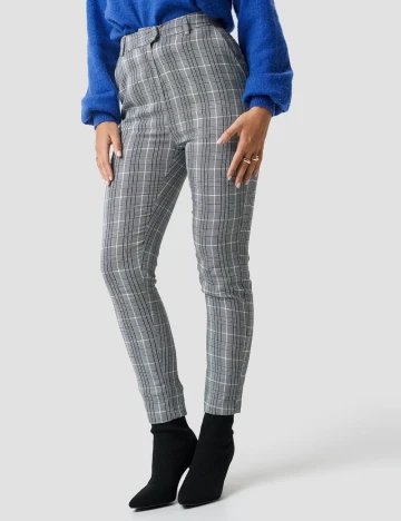 Pantaloni NA-KD, gri Gri
