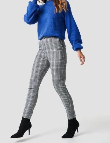 Pantaloni NA-KD, gri Gri