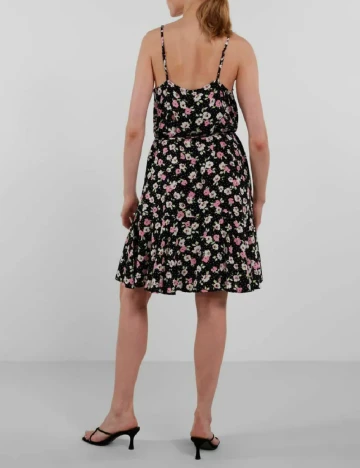 Rochie scurta Pieces, negru floral