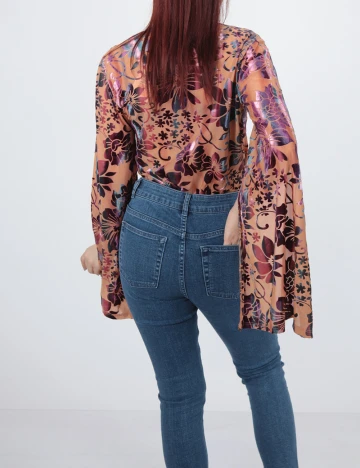 Body River Island, maro