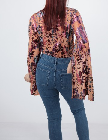 Body River Island, maro