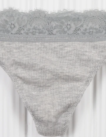 Chilot Aerie, gri