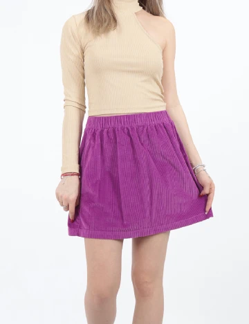 Fusta American Eagle, mov