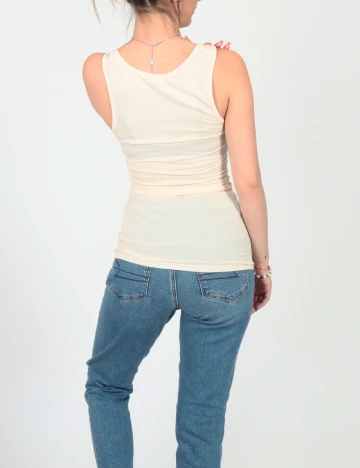 Maiou River Island, crem