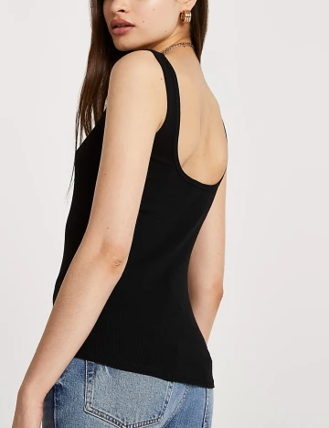 Maiou River Island, negru