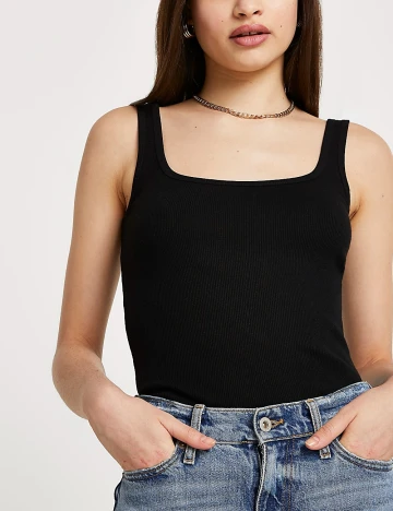 Maiou River Island, negru