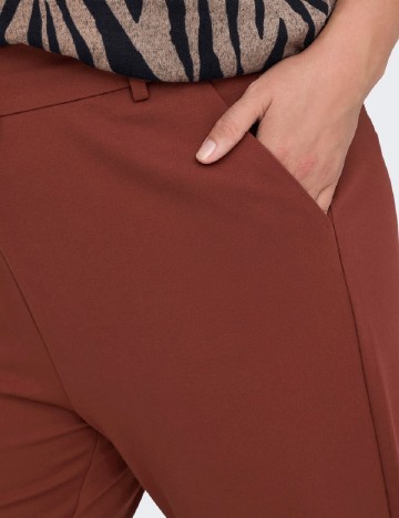 Pantaloni Only Carmakoma, maro