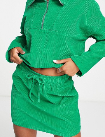 
						Fusta ASOS, verde