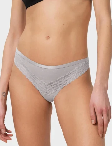 Chilot Triumph, gri