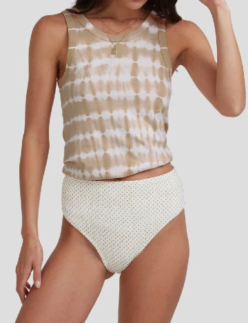 Maiou Aerie, maro