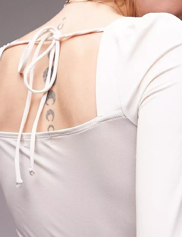 Body Top Shop, ecru