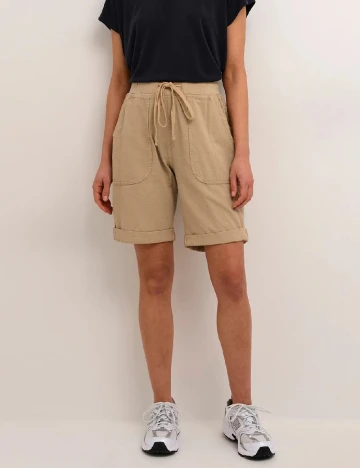 Pantaloni scurti Kaffe, crem