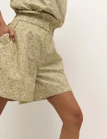 Pantaloni scurti Kaffe, bej