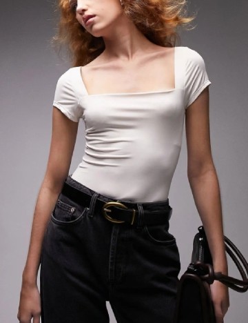 
						Body Top Shop, crem