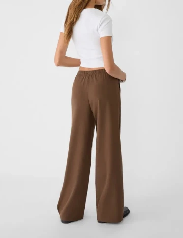 Pantaloni Stradivarius, maro
