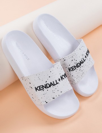 
						Slapi Kendall&Kylie, alb