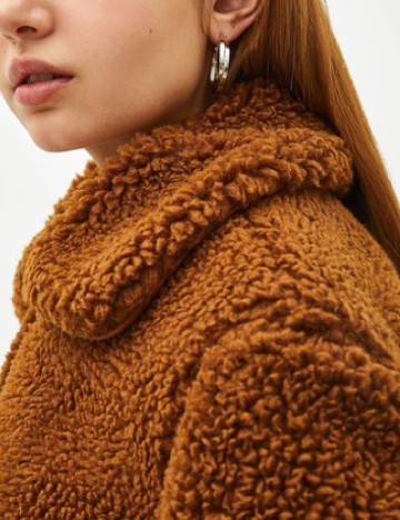 Jacheta Bershka, maro