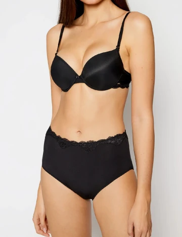 Chilot Triumph, negru