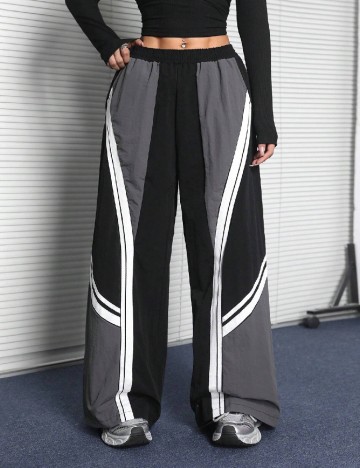 
						Pantaloni SHEIN, negru