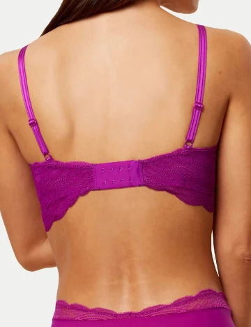 Sutien Triumph, mov