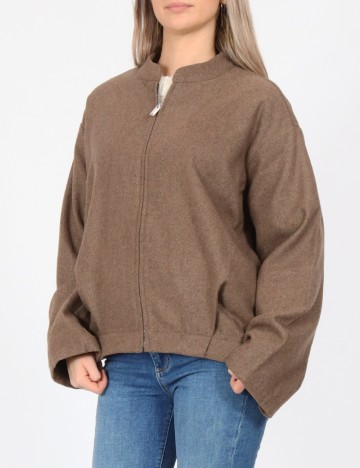 
						Jacheta Vero Moda, maro