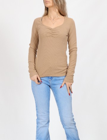
						Bluza Pieces, maro