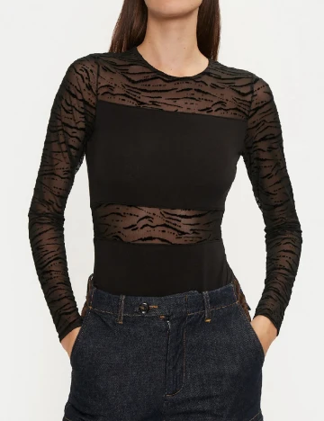Body Only, negru